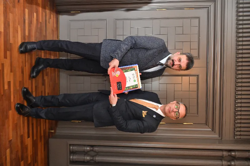 Ankara Üniversitesi Dil ve Tarih-Coğrafya Fakültesi Batı Dilleri ve Edebiyatları Bölümü Başkanı Prof. Dr. Nevin Özkan Speelman ile Ankara Üniversitesi TÖMER Müdürü Prof. Dr. Timur Gültekin, AKK Başkanı Halil İbrahim Yılmaz’ı Ziyaret Etti — fotoğraf 4