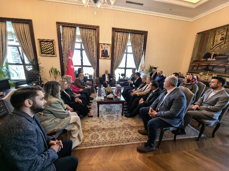 AKK Başkanı Halil İbrahim Yılmaz Ak Parti Genel Başkan Vekili Mustafa Elitaş’ı Ziyaret Etti — fotoğraf 4