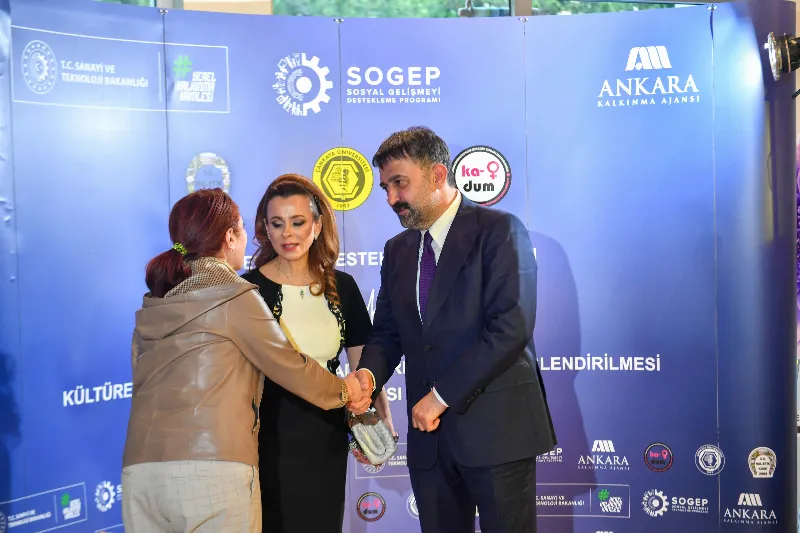 AKK Başkanı Halil İbrahim Yılmaz Arı Koleji Sergi Sergi Açılışına Katıldı — fotoğraf 3