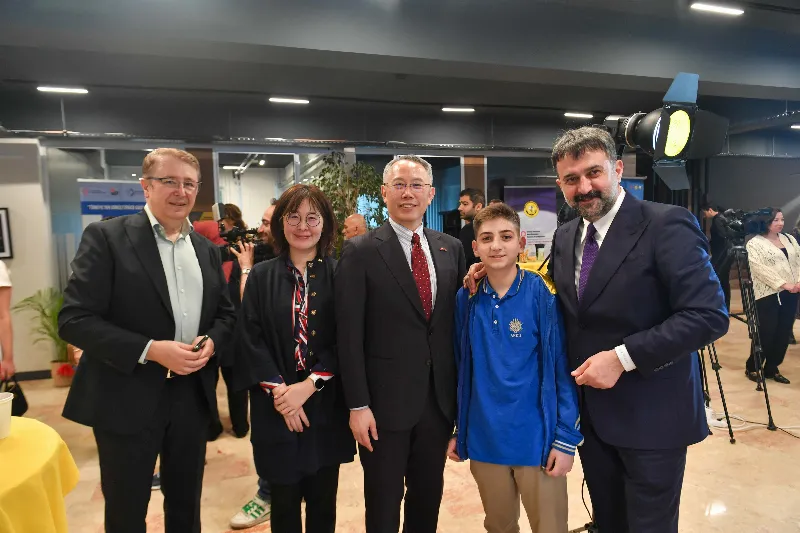 AKK Başkanı Halil İbrahim Yılmaz Arı Koleji Sergi Sergi Açılışına Katıldı — fotoğraf 5