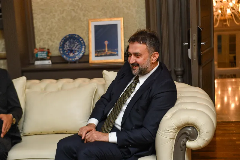 Ankara Servis Aracı İşletmecileri Esnaf Odası Başkanı Tuncay Elmadağlı, Ankara Servis Aracı İşletmecileri Esnaf Odası Başkanvekili Hasan Yıldırım ve Servis Araçları İşletmecileri Esnaf Odası Başkanı İlyas Aktürk AKK Başkanı Halil İbrahim Yı... — fotoğraf 4