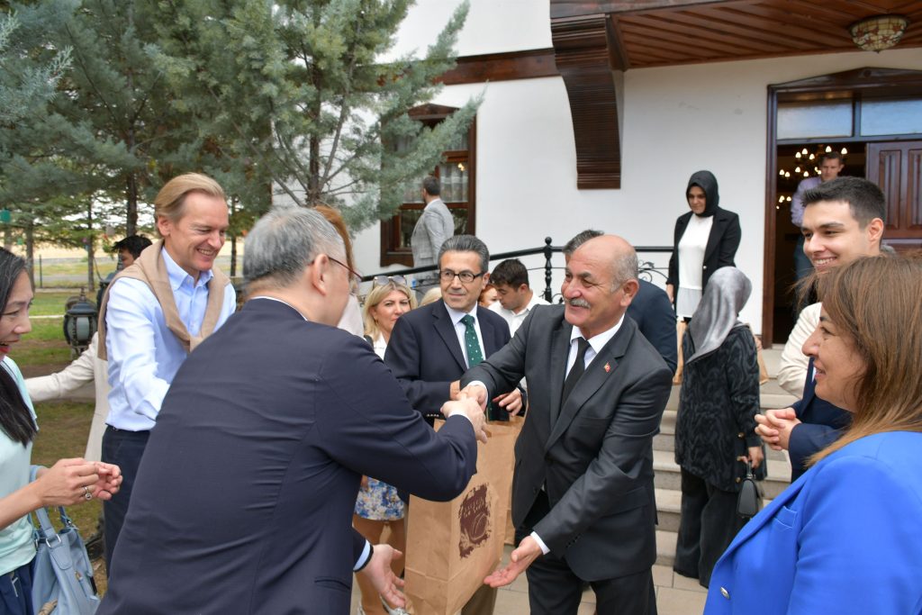 AKK Diplomasi Meclisi’nin Büyükelçilerle Tarihi Miras Gezileri Devam Ediyor — fotoğraf 22