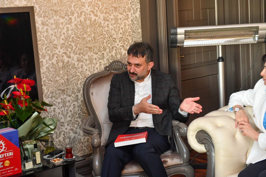 AKK Başkanı Halil İbrahim Yılmaz, Deva Partisi Ankara İl Başkanı Fatma Elçin Gülören Ve Milletvekili Sadullah Ergini’i Ağırladı — fotoğraf 5