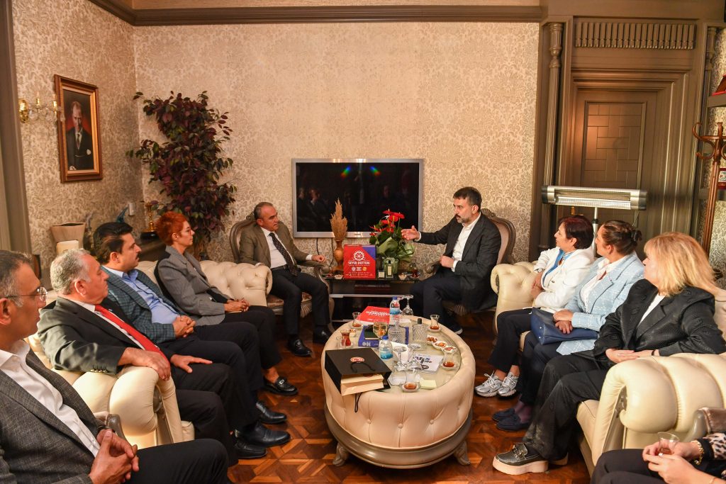 AKK Başkanı Halil İbrahim Yılmaz, Deva Partisi Ankara İl Başkanı Fatma Elçin Gülören Ve Milletvekili Sadullah Ergini’i Ağırladı — fotoğraf 10