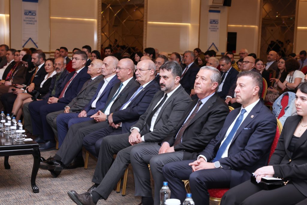 Halil İbrahim Yılmaz, Altın Kalem’de Ödül Takdim Etti — fotoğraf 4