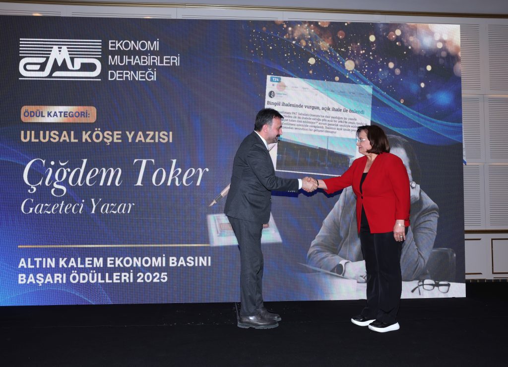 Halil İbrahim Yılmaz, Altın Kalem’de Ödül Takdim Etti — fotoğraf 5