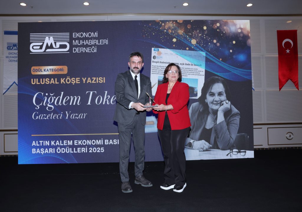 Halil İbrahim Yılmaz, Altın Kalem’de Ödül Takdim Etti — fotoğraf 6