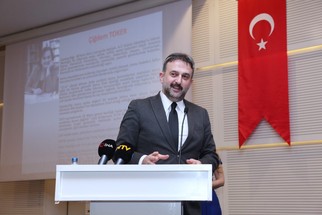 Halil İbrahim Yılmaz, Altın Kalem’de Ödül Takdim Etti — fotoğraf 7