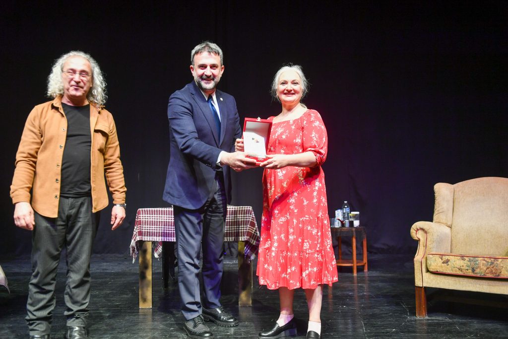 2. Ankara Tiyatro Festivali Kapsamında “Gülpembe” Adlı Oyun Sahnelendi — fotoğraf 3
