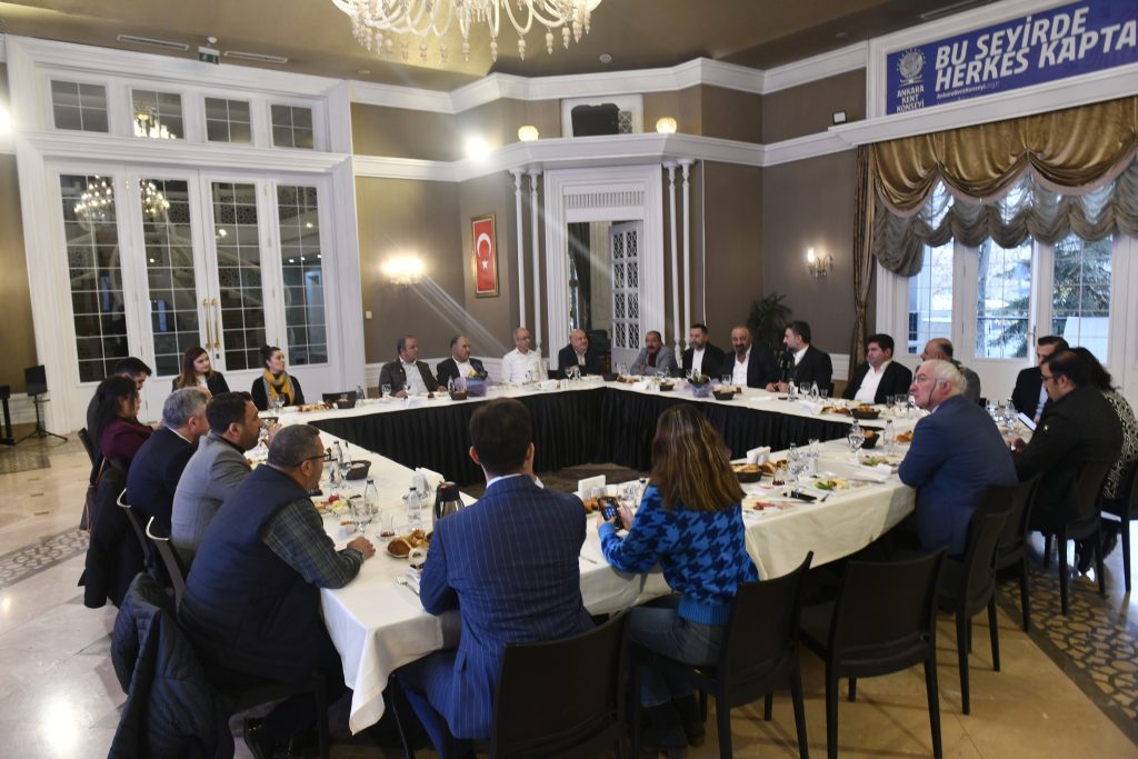 AKK Başkanı Halil İbrahim Yılmaz, AKK Esnaf Meclisi üyeleriyle bir araya geldi. — fotoğraf 3