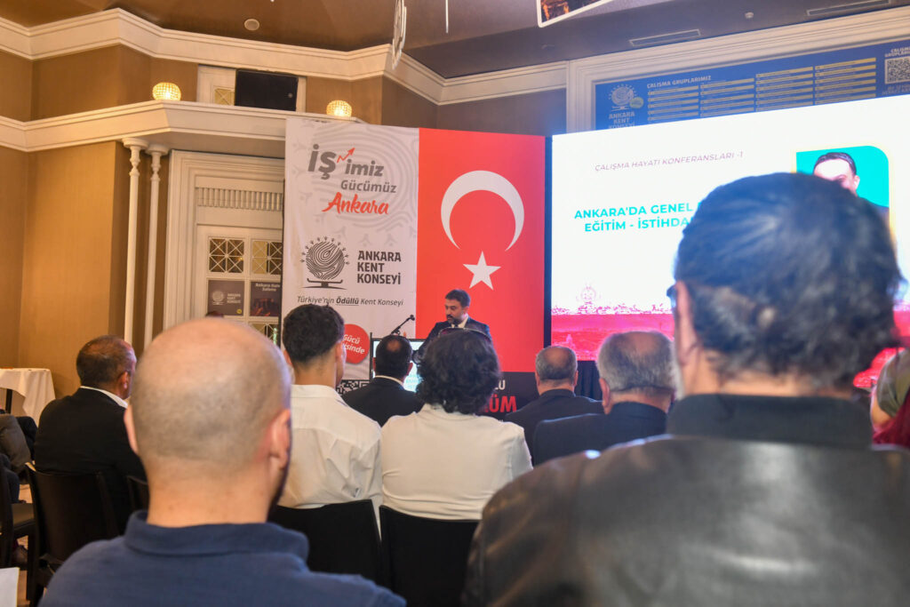 AKK’de “Çalışma Hayatı Konferansları” Serisinin İlki Yapıldı: Uzmanlar, Kentteki Eğitim-İstihdam İlişkisine Işık Tuttu — fotoğraf 2