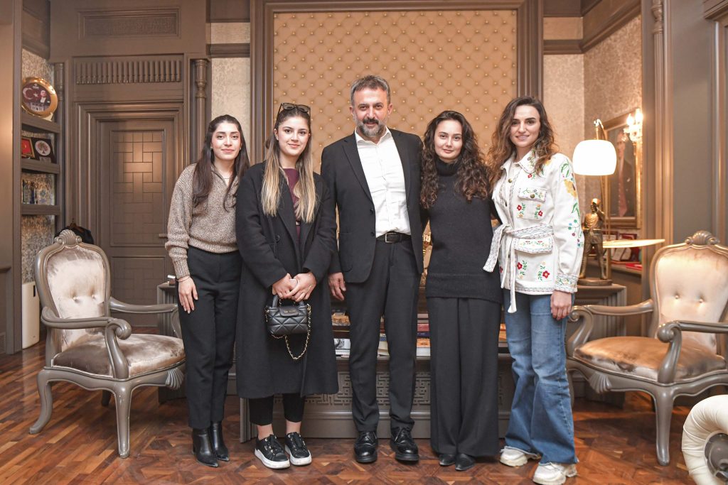 Özyeğin Üniversitesi İdealist Hukukçular Kulübü’nden AKK Başkanı Halil İbrahim Yılmaz’a Ziyaret — fotoğraf 3