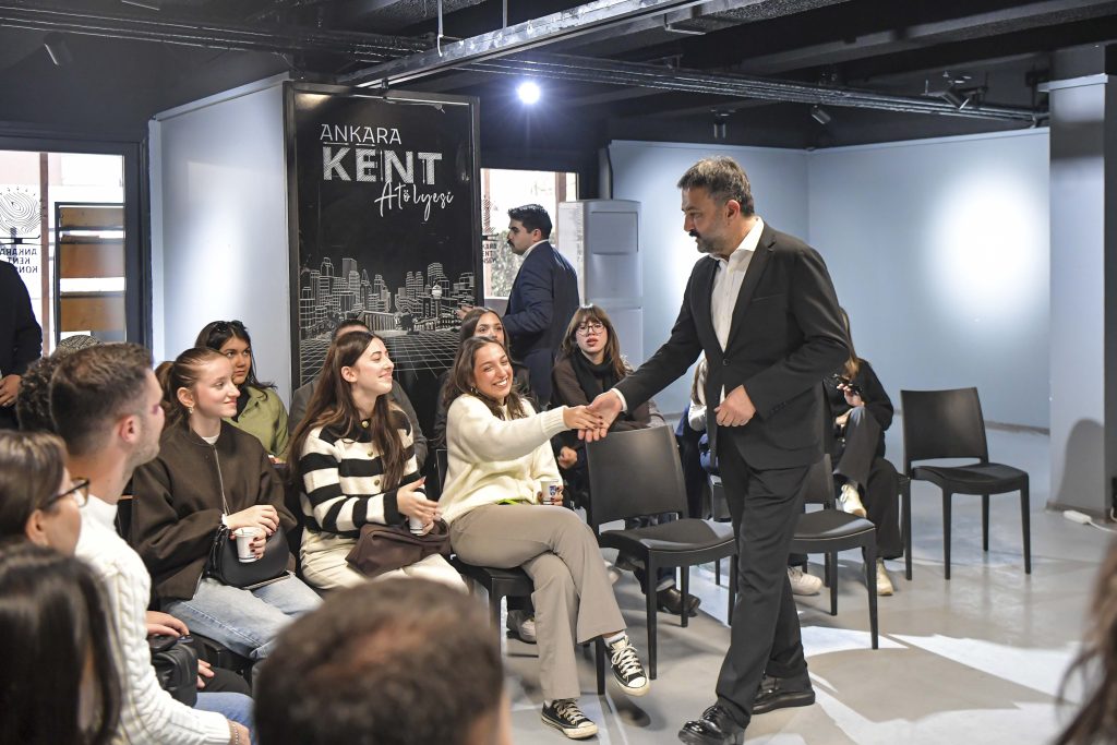 Özyeğin Üniversitesi İdealist Hukukçular Kulübü’nden AKK Başkanı Halil İbrahim Yılmaz’a Ziyaret — fotoğraf 4
