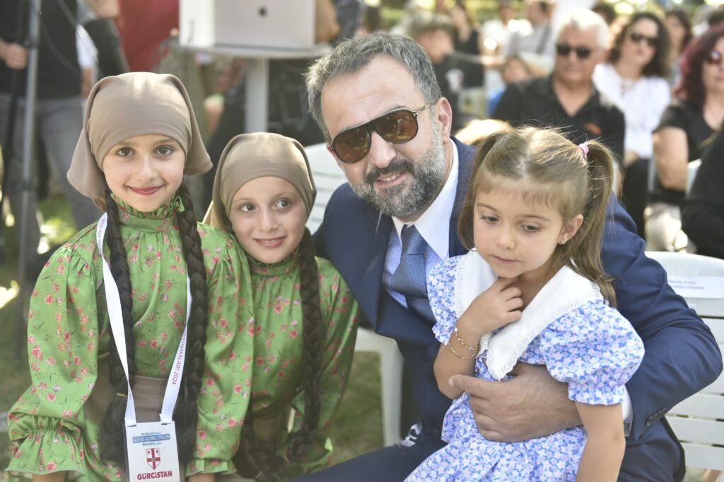 Çocuklar ve Halil İbrahim Yılmaz — fotoğraf 4