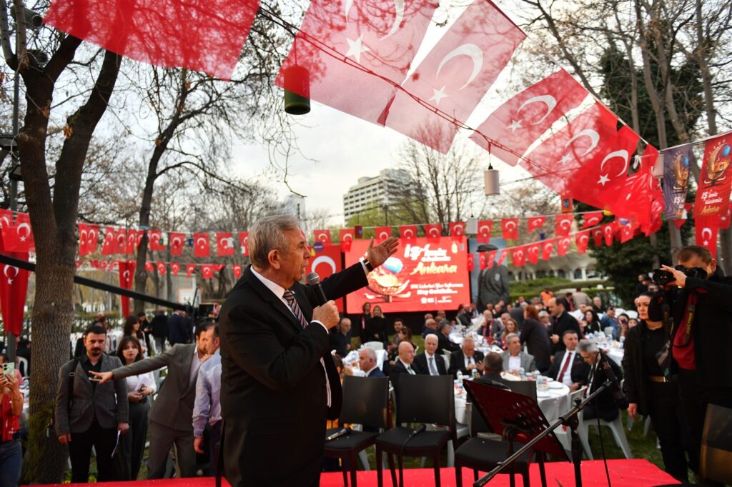 2025’in Son İftarında Sivil Toplum Kuruluşlarının Temsilcileri, Gençler, Sporcular ve Bürokratlar AKK’nin Dostluk Sofrasında Buluştu — fotoğraf 16