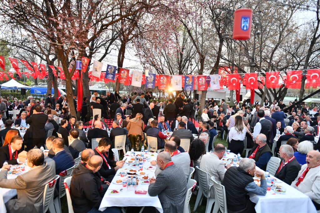2025’in Son İftarında Sivil Toplum Kuruluşlarının Temsilcileri, Gençler, Sporcular ve Bürokratlar AKK’nin Dostluk Sofrasında Buluştu — fotoğraf 22