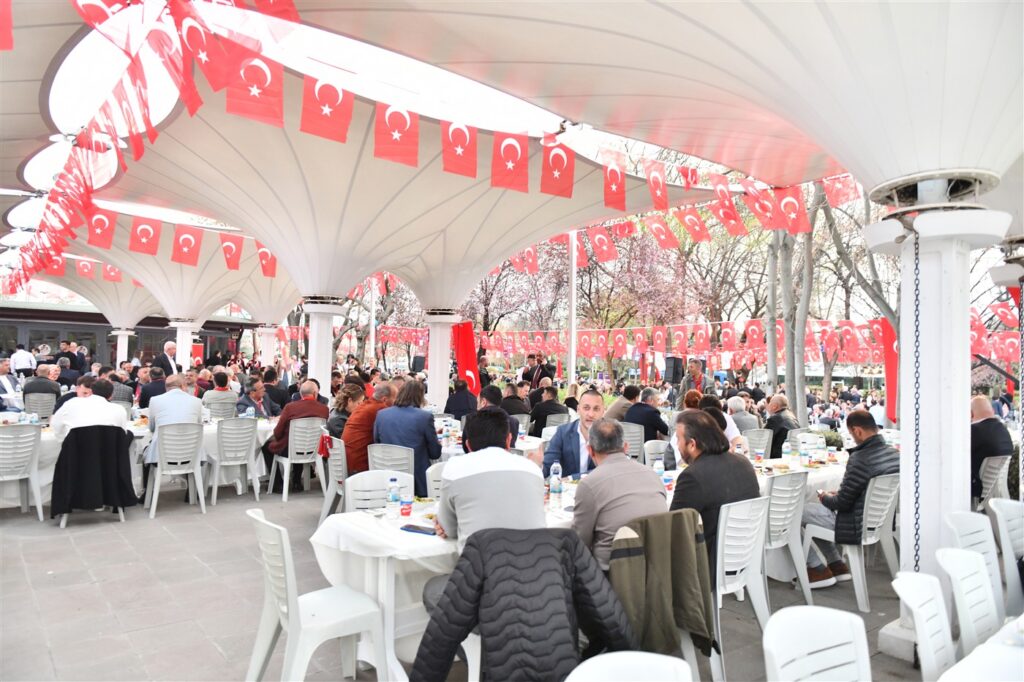 2025’in Son İftarında Sivil Toplum Kuruluşlarının Temsilcileri, Gençler, Sporcular ve Bürokratlar AKK’nin Dostluk Sofrasında Buluştu — fotoğraf 24