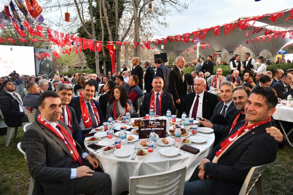2025’in Son İftarında Sivil Toplum Kuruluşlarının Temsilcileri, Gençler, Sporcular ve Bürokratlar AKK’nin Dostluk Sofrasında Buluştu — fotoğraf 25