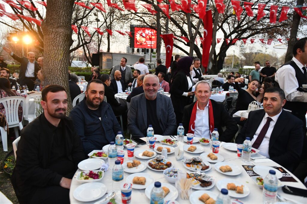 2025’in Son İftarında Sivil Toplum Kuruluşlarının Temsilcileri, Gençler, Sporcular ve Bürokratlar AKK’nin Dostluk Sofrasında Buluştu — fotoğraf 28