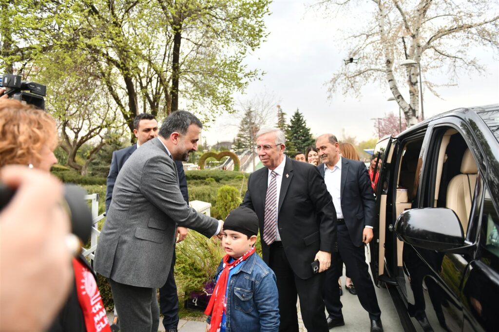 2025’in Son İftarında Sivil Toplum Kuruluşlarının Temsilcileri, Gençler, Sporcular ve Bürokratlar AKK’nin Dostluk Sofrasında Buluştu — fotoğraf 4