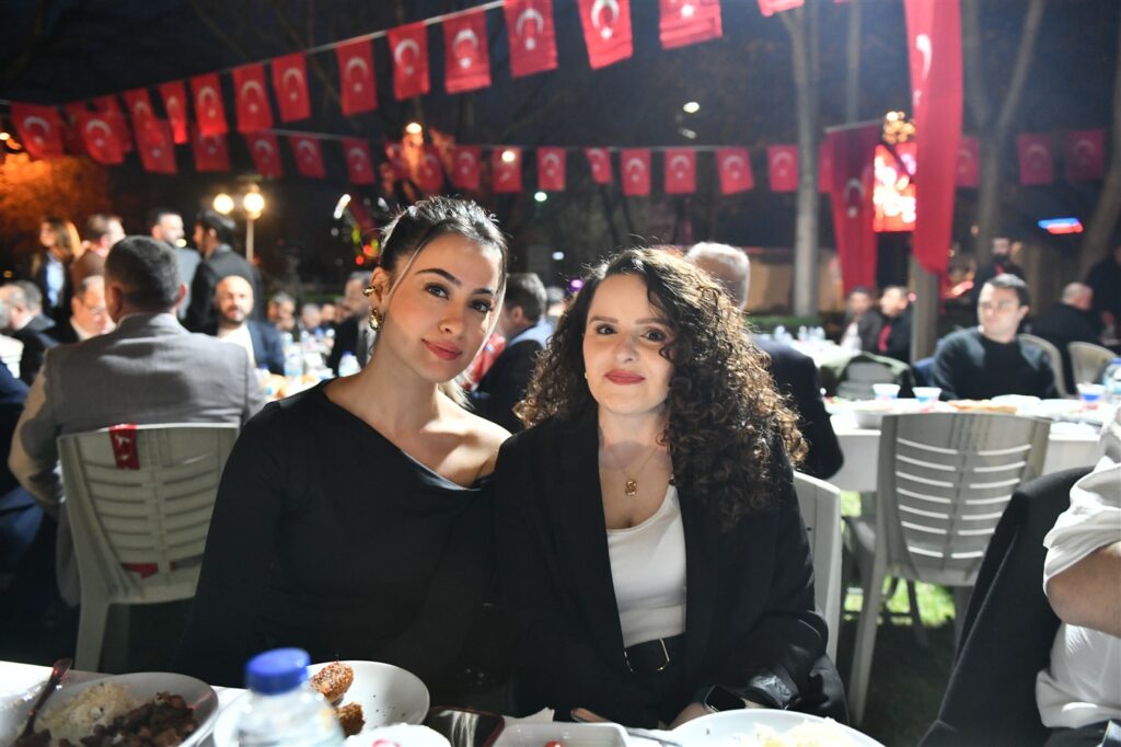 2025’in Son İftarında Sivil Toplum Kuruluşlarının Temsilcileri, Gençler, Sporcular ve Bürokratlar AKK’nin Dostluk Sofrasında Buluştu — fotoğraf 37
