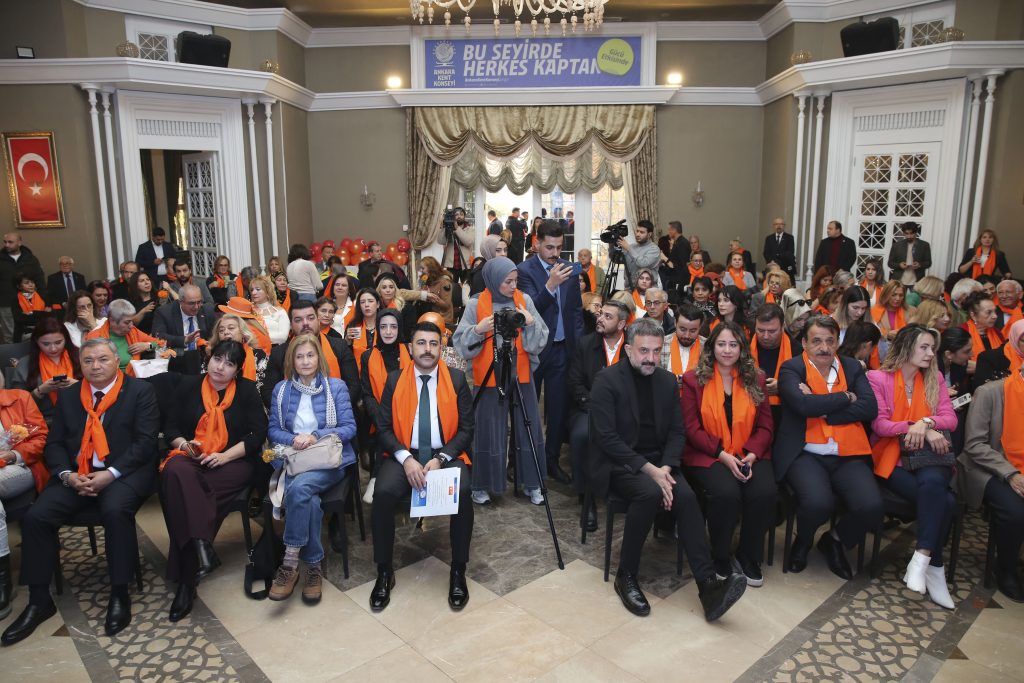 AKK’de Kadına Yönelik Şiddete Karşı Anlamlı Farkındalık: Turuncu Balonlar Gökyüzüne Bırakıldı! — fotoğraf 2