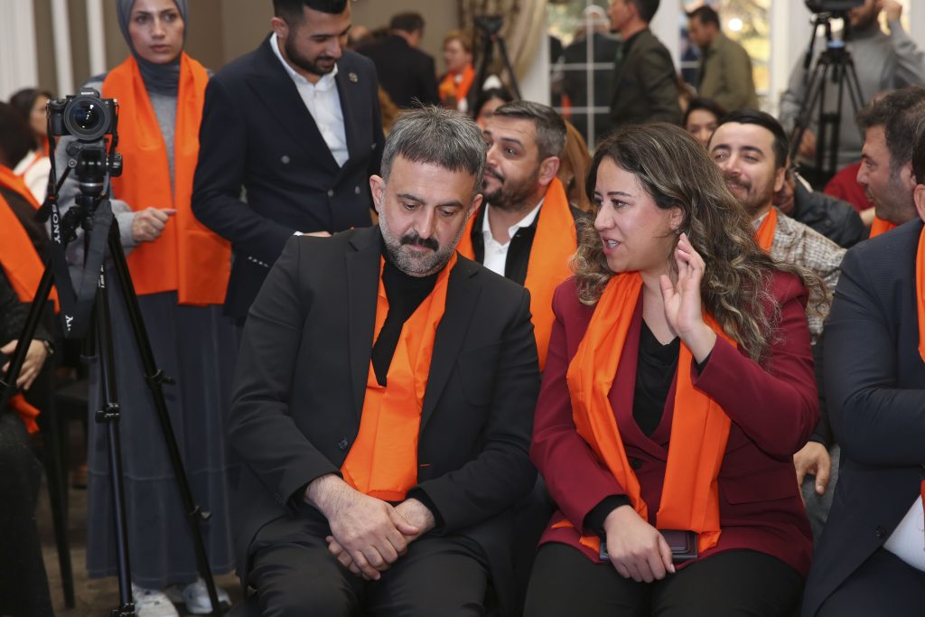 AKK’de Kadına Yönelik Şiddete Karşı Anlamlı Farkındalık: Turuncu Balonlar Gökyüzüne Bırakıldı! — fotoğraf 4