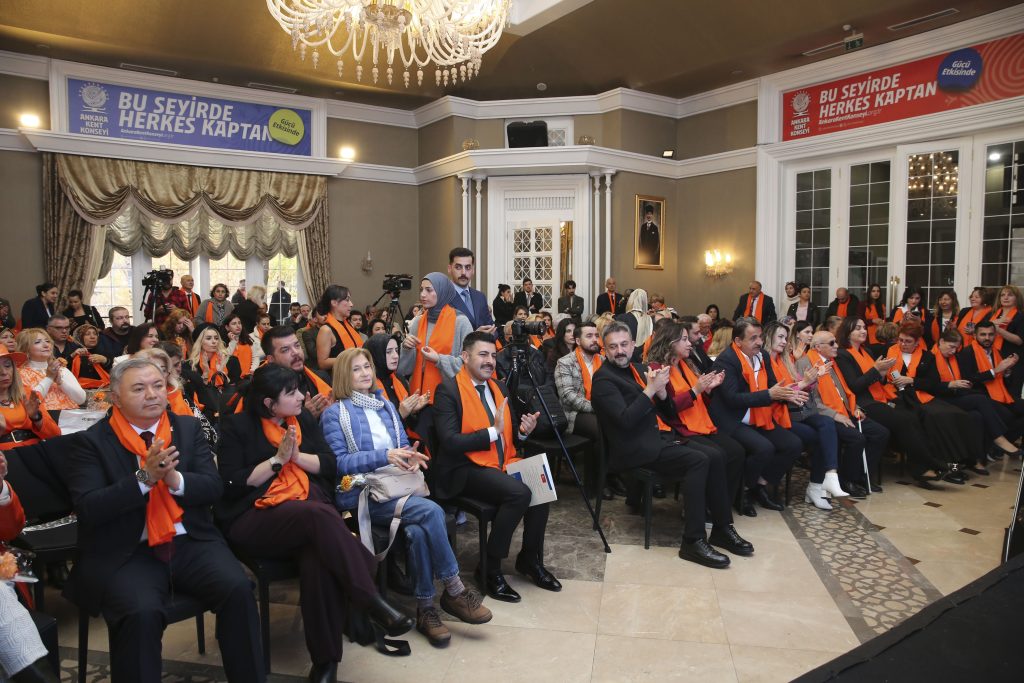 AKK’de Kadına Yönelik Şiddete Karşı Anlamlı Farkındalık: Turuncu Balonlar Gökyüzüne Bırakıldı! — fotoğraf 5