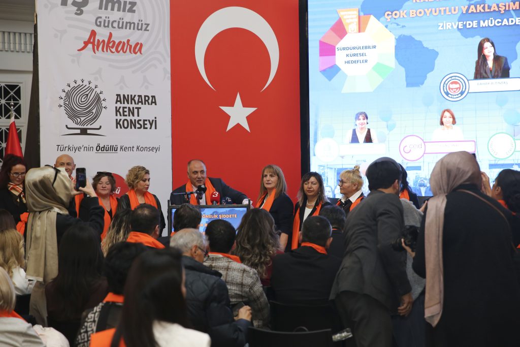 AKK’de Kadına Yönelik Şiddete Karşı Anlamlı Farkındalık: Turuncu Balonlar Gökyüzüne Bırakıldı! — fotoğraf 11