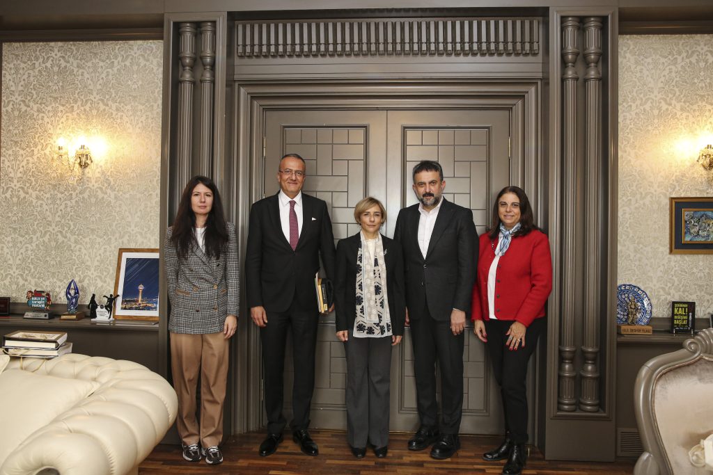 Yazar Alev Alatlı’nın Kızı Funda Firuz Aktan ve Kapadokya Üniversitesi’nden Akk’ye Ziyaret — fotoğraf 13