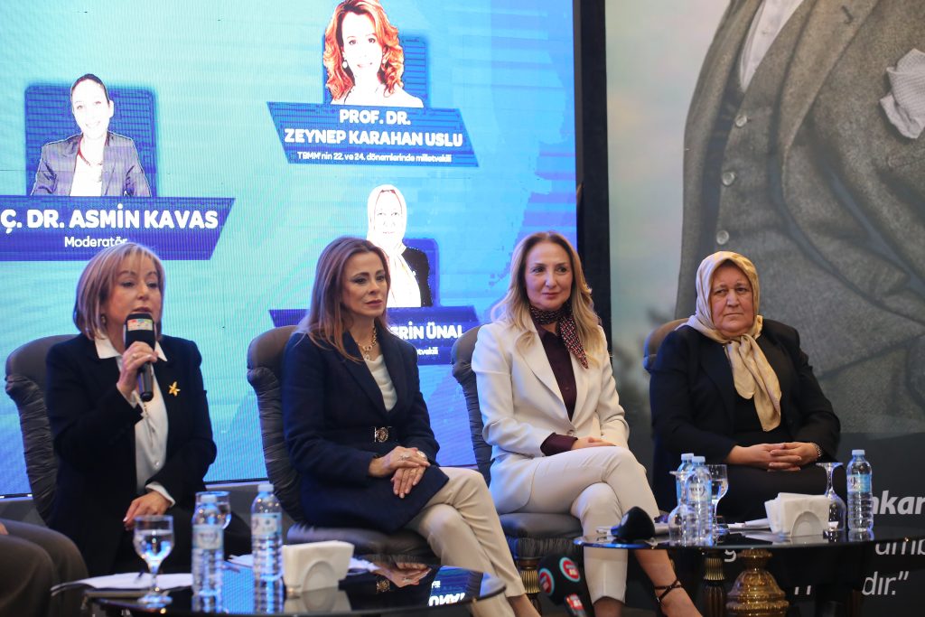 AKK’de “Siyaset ve Kadın” Paneli: “Kadının Olduğu Yerde Eşit Temsil, Güçlü Demokrasi” — fotoğraf 12
