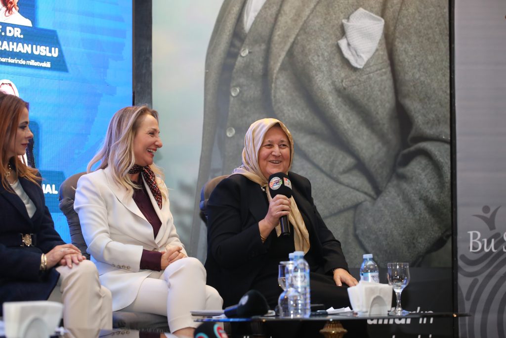 AKK’de “Siyaset ve Kadın” Paneli: “Kadının Olduğu Yerde Eşit Temsil, Güçlü Demokrasi” — fotoğraf 21