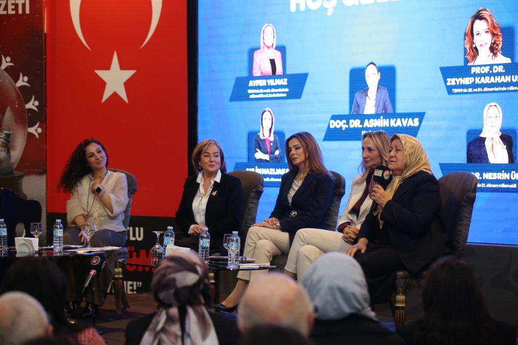 AKK’de “Siyaset ve Kadın” Paneli: “Kadının Olduğu Yerde Eşit Temsil, Güçlü Demokrasi” — fotoğraf 23