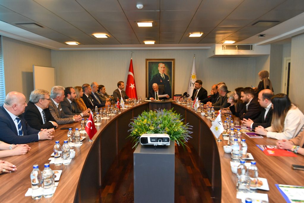 AKK Başkanı Halil İbrahim Yılmaz Ve Beraberindeki Heyet İyi Parti Genel Başkanı Müsavat Dervişoğlu’nu Ziyaret Etti — fotoğraf 3