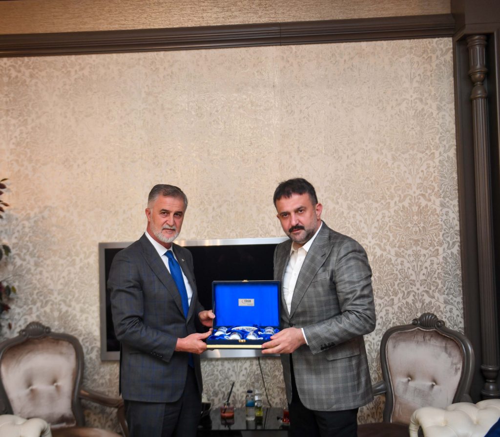 AKK Başkanı Halil İbrahim Yılmaz Şehiriçi Özel Halk Otobüsçüler Odası Başkanı Ercan Soydaş’ı Ağırladı — fotoğraf 5