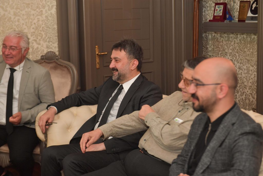 AKK Türk Siyasetinin Mihenk Taşlarından Murat Karayalçın’ı Ağırladı — fotoğraf 6