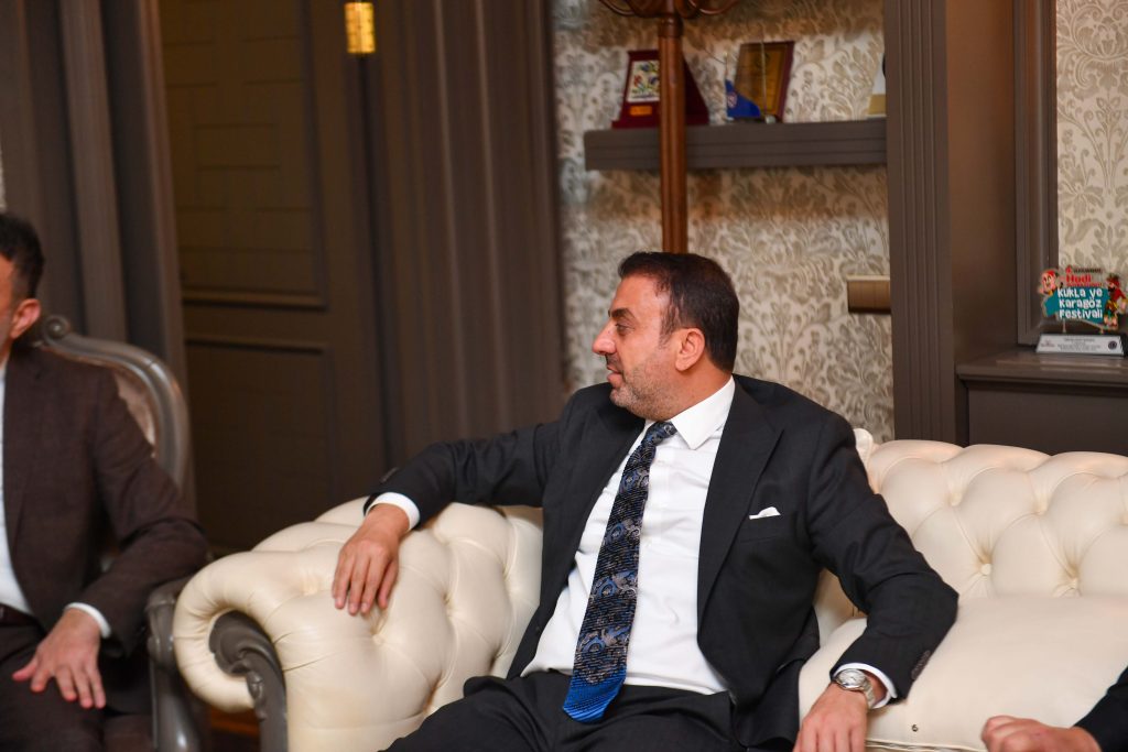 KDL Group Yönetim Kurulu Başkanı Şanser Kadooğlu , Türk Hava Kurumu Kayyum Heyeti Başkanı Prof. Dr. Akın Ünal ve Türk Hava Kurumu Kayyum Heyeti Üyesi Fahrettin Kaya Akk Başkanı Halil İbrahim Yılmaz’ı Makamında Ziyaret Etti — fotoğraf 5