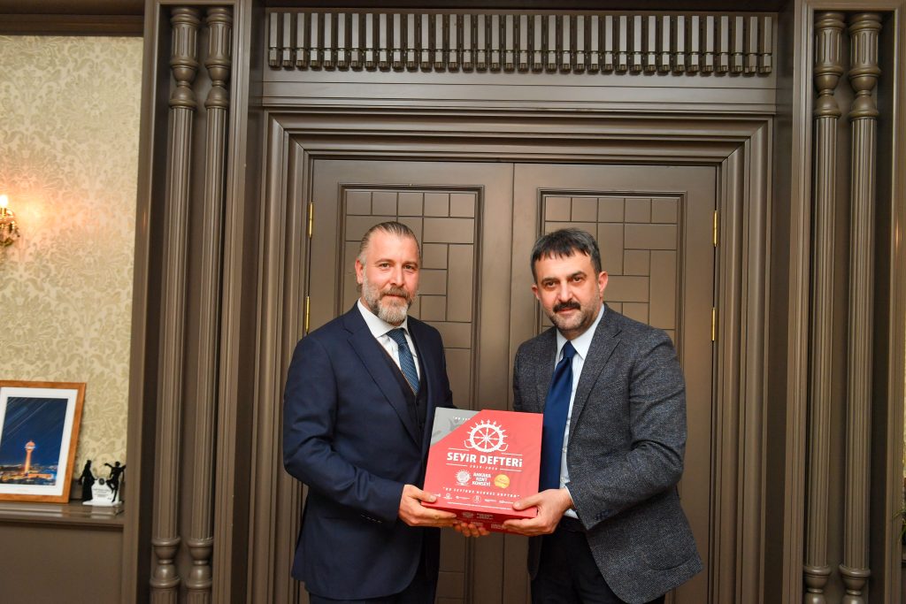 AKK’de Usta Gazeteci Orhan Karaveli Anıldı — fotoğraf 4