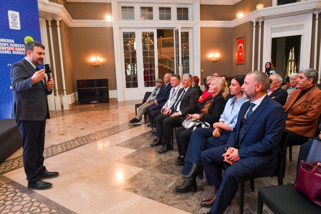 AKK’de Usta Gazeteci Orhan Karaveli Anıldı — fotoğraf 6
