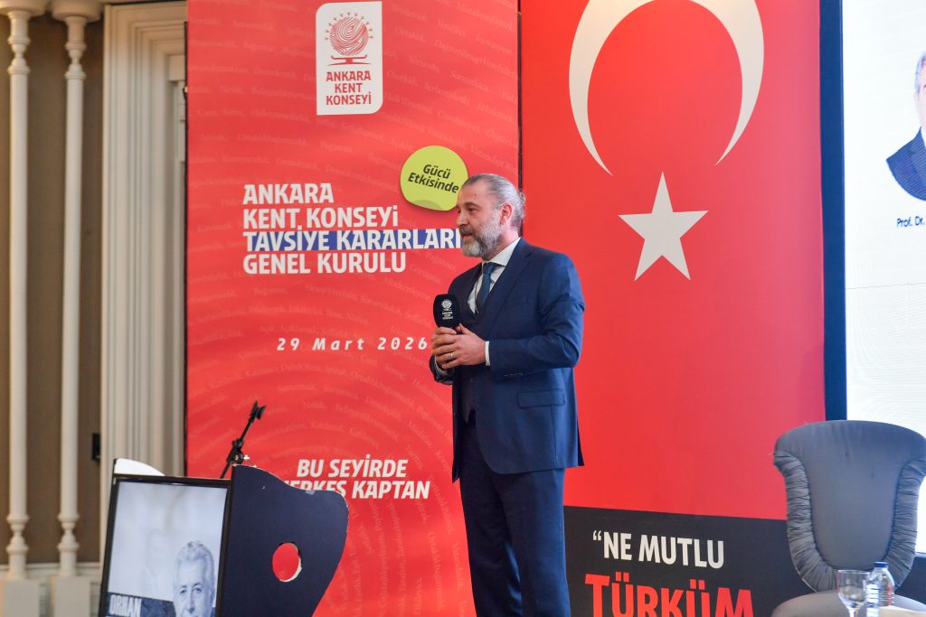 AKK’de Usta Gazeteci Orhan Karaveli Anıldı — fotoğraf 10