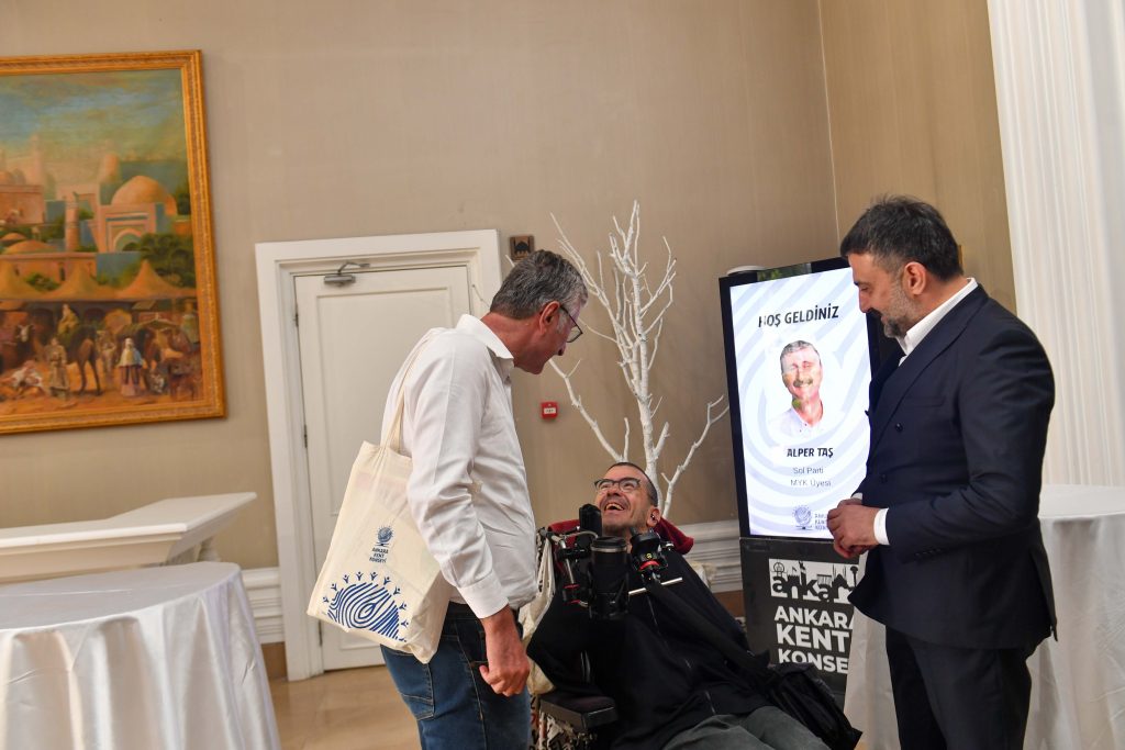 Özgürlük ve Dayanışma Partisi Eski Genel Başkanı Alper Taş AKK Başkanı Halil İbrahim Yılmaz’ı Makamında Ziyaret Etti — fotoğraf 12
