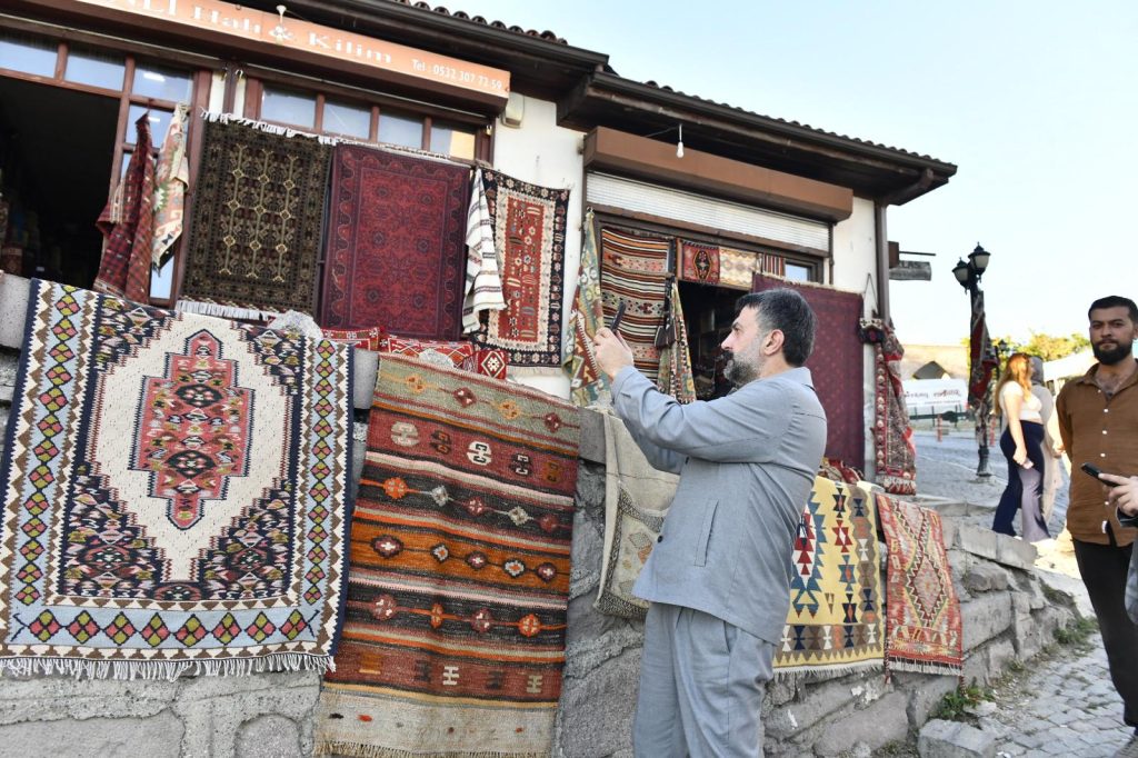 Ankara Kent Konseyi Başkanı Halil İbrahim Yılmaz, Gürkan Plak 1970 Ziyaret Etti. — fotoğraf 27