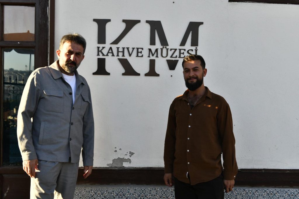 Ankara Kent Konseyi Başkanı Halil İbrahim Yılmaz, Gürkan Plak 1970 Ziyaret Etti. — fotoğraf 28