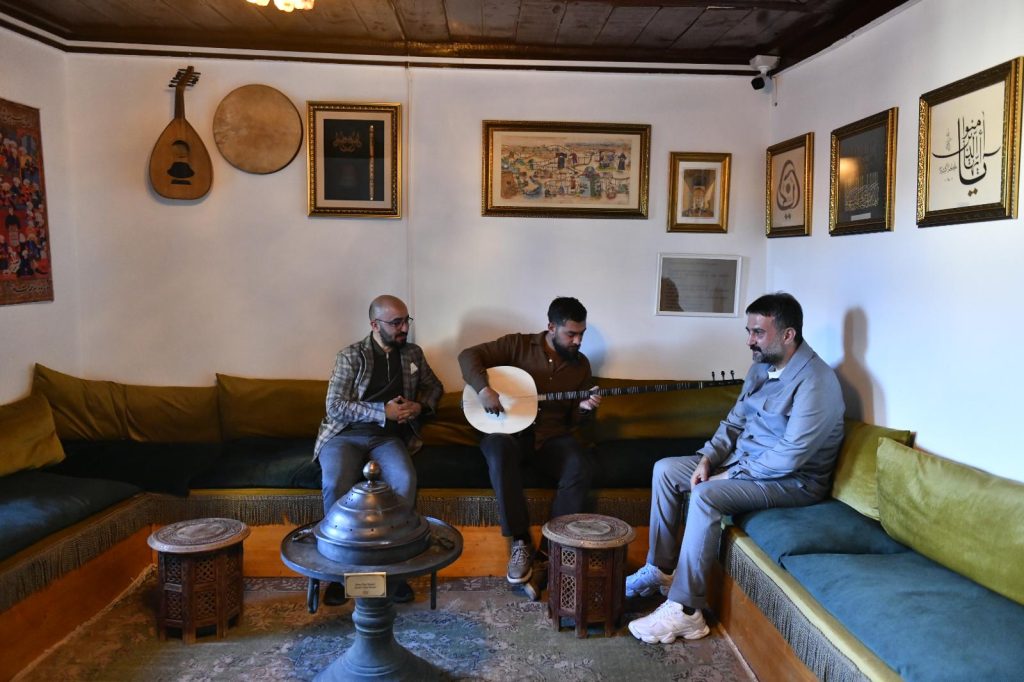 Ankara Kent Konseyi Başkanı Halil İbrahim Yılmaz, Gürkan Plak 1970 Ziyaret Etti. — fotoğraf 19