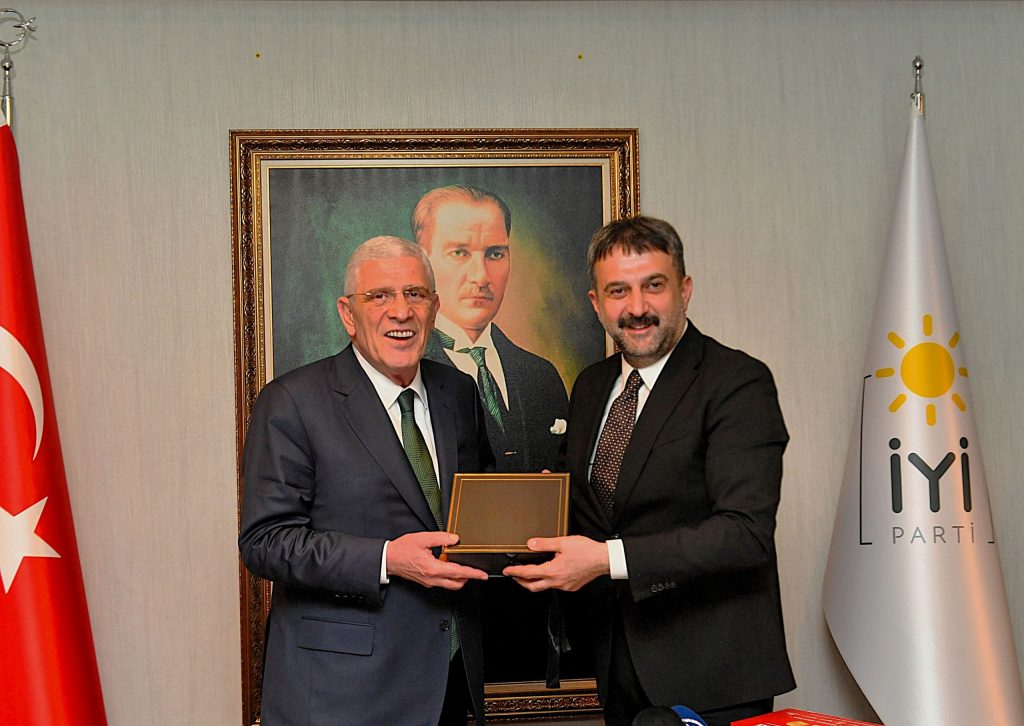 AKK Başkanı Halil İbrahim Yılmaz Ve Beraberindeki Heyet İyi Parti Genel Başkanı Müsavat Dervişoğlu’nu Ziyaret Etti — fotoğraf 2