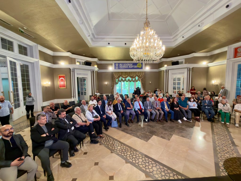 AKK Türk Siyasetinin Mihenk Taşlarından Murat Karayalçın’ı Ağırladı — fotoğraf 25