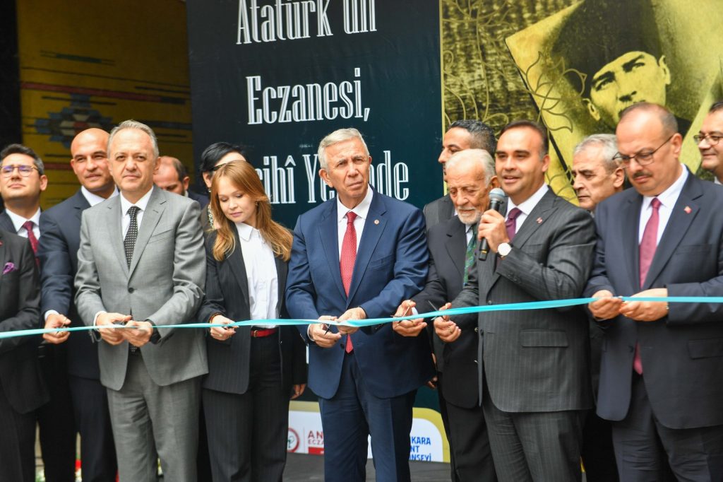 AKK BAŞKANI HALİL İBRAHİM YILMAZ ANKARA ECZACILIK TARİHİ SERGİ EVİ’NİN AÇILIŞINA KATILDI — fotoğraf 16