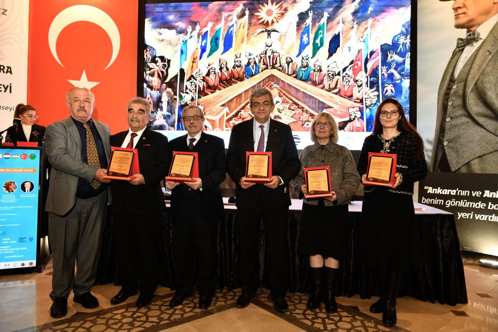 AKK’de Türk Dilinin Dünü, Bugünü ve Geleceği Tüm Yönleriyle Masaya Yatırıldı — fotoğraf 10