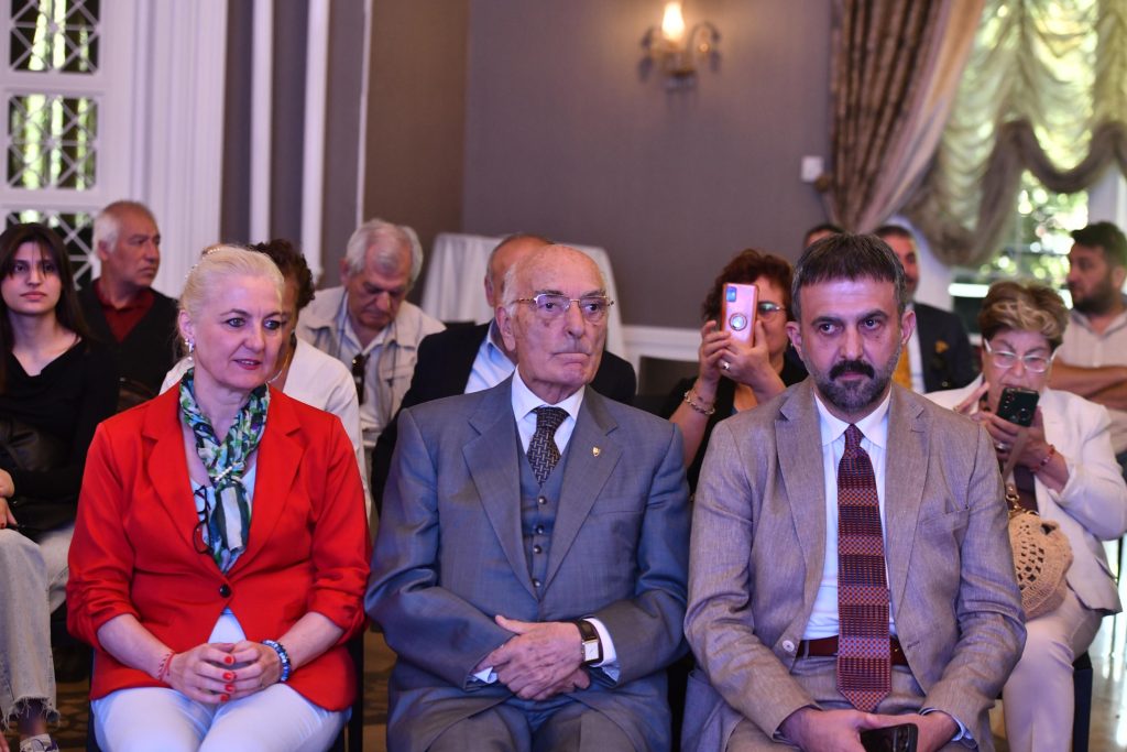 Demokrasi, Kentleşme ve Siyaset — fotoğraf 30