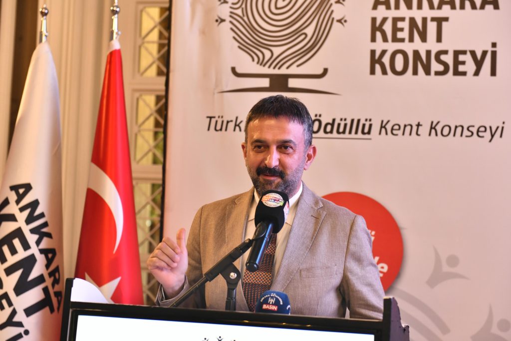 Demokrasi, Kentleşme ve Siyaset — fotoğraf 4